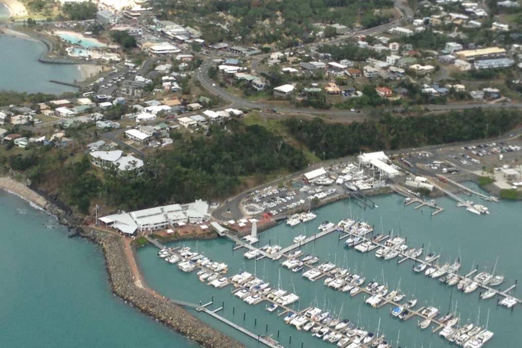 Oceanview Apartment Airlie Beach Exteriör bild